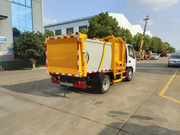 ������װ��Ͱ������4��