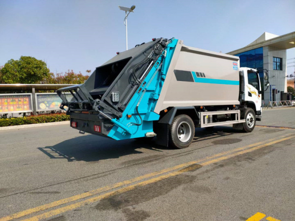 ����С����12��ѹ��ʽ������