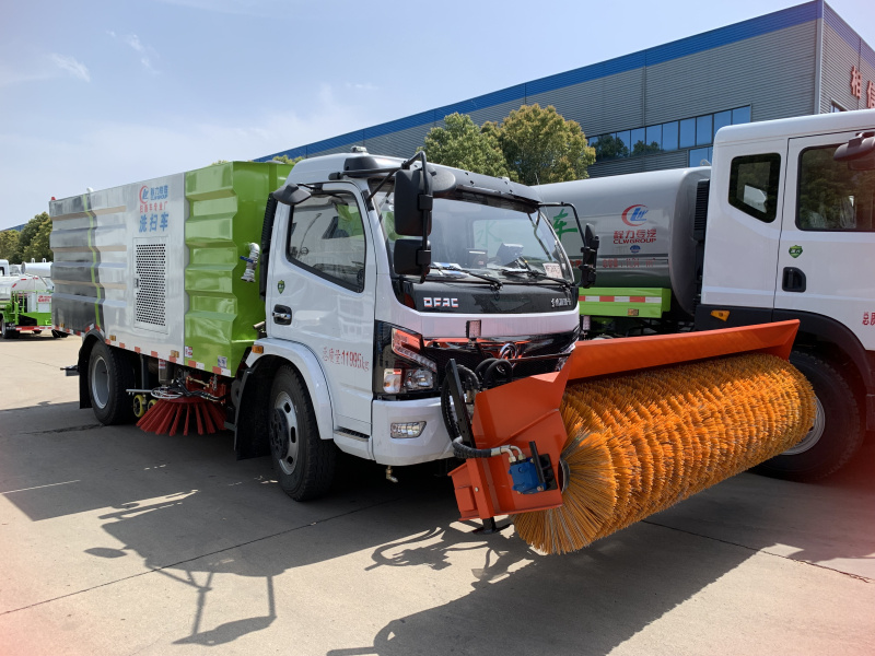 ����������ϴɨ��ǰ�ü�װ2.5�׳�ѩ��