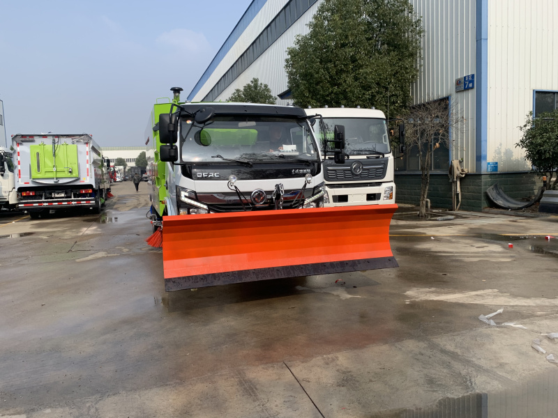 ����������ϴɨ��ǰ�ü�װ2.5�׳�ѩ��